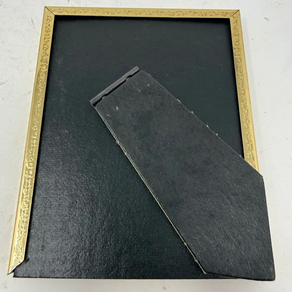 VTG Gold Tone Metal Oval Opening Picture Frame 5x7 Tabletop Decor
